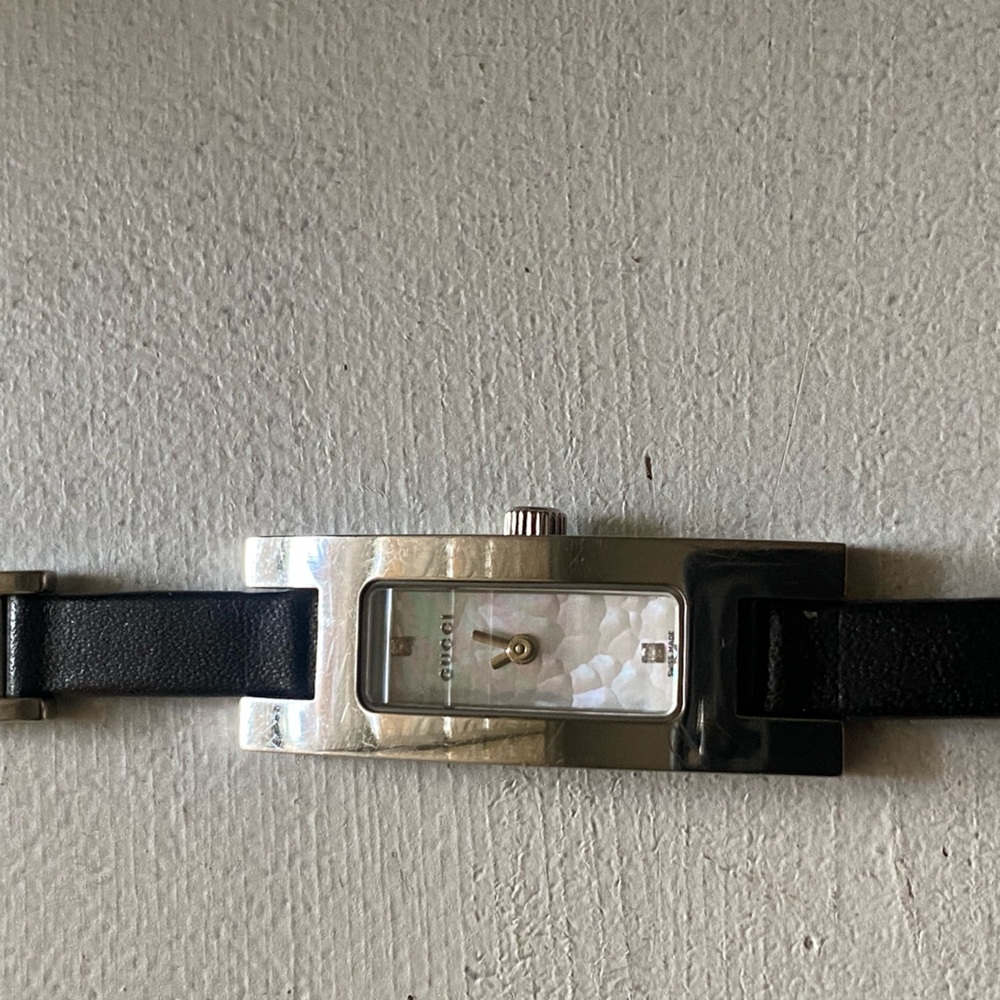 Gucci Model: 3900L mother of pearl